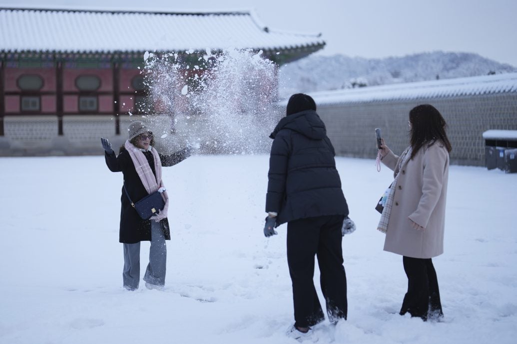 首尔初雪罕见积雪达20分分 全市发布大雪预警