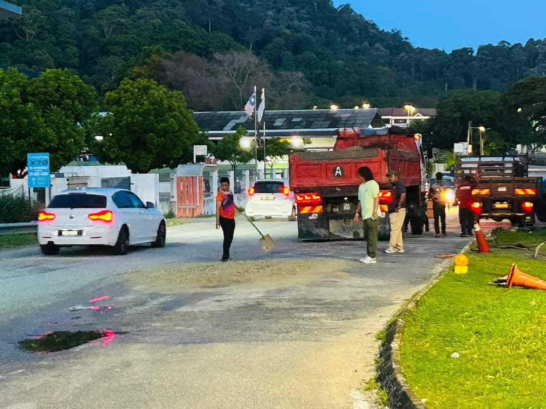 骑士掉坑意外发生后,路坑获紧急填补防再肇祸。