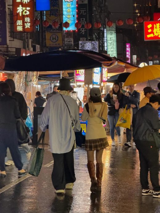 Edan林明祯感情升温?亲密游台逛台夜市被捕获