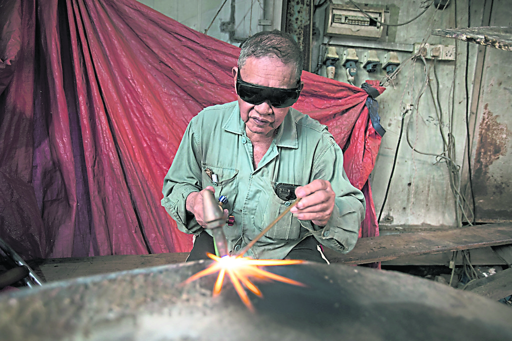 即将消失的传统修理木船行业