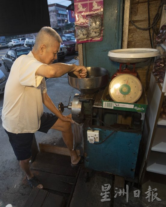 星角摄/传统研磨咖啡豆机器