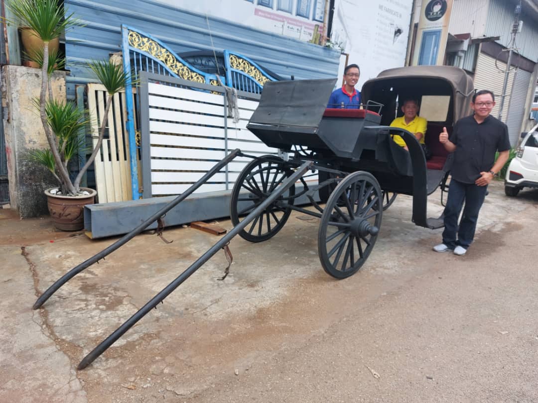 (古城封面主文)制作马车