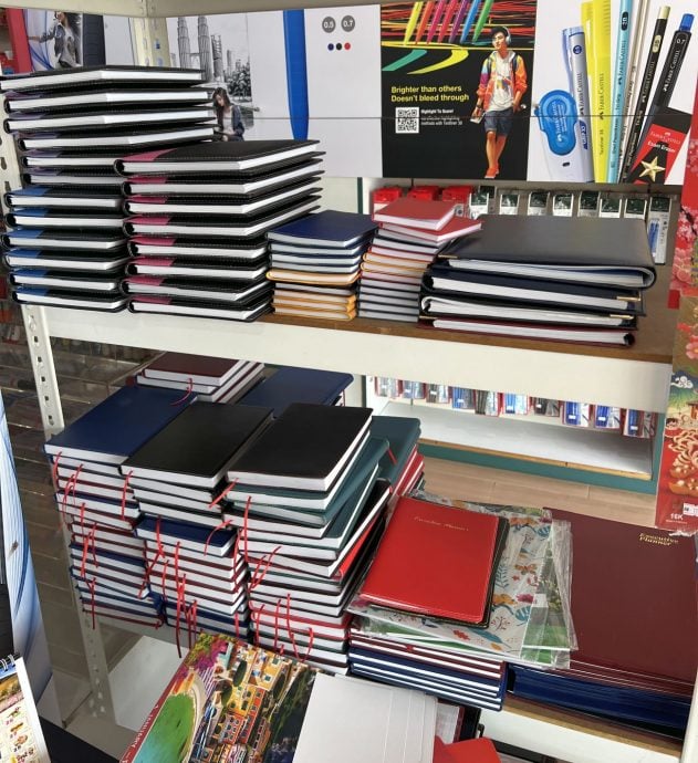 (古城封面主文)新年落在1月·日历用品快销近售罄