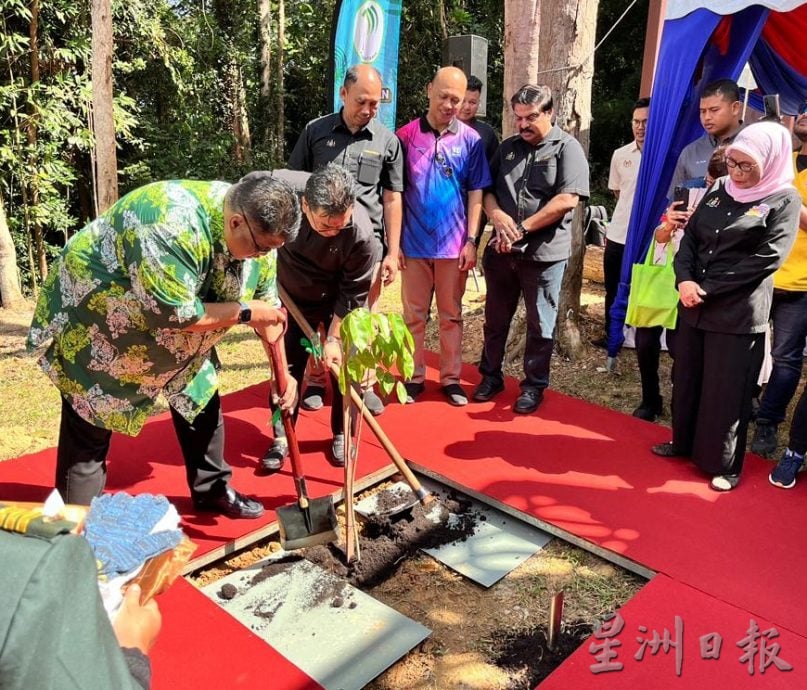 阿都拉勿夫:全面提升各地旅游设施迎世界旅游日与世界旅游大会。