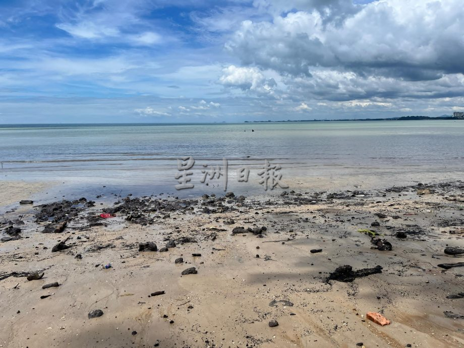 （古城版）丹绒端海滩被污染