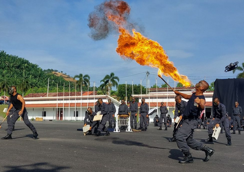 (古城版)内贸局执法人员展现自卫术