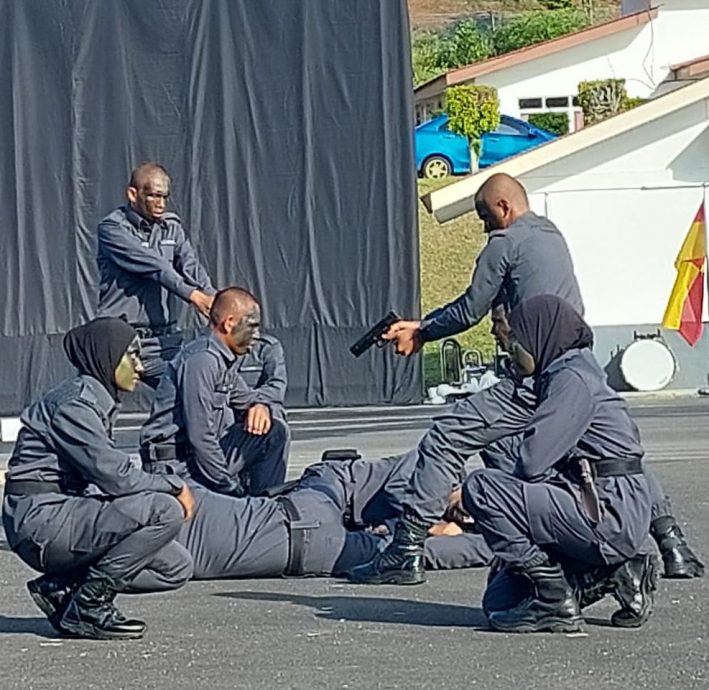 (古城版)内贸局执法人员展现自卫术