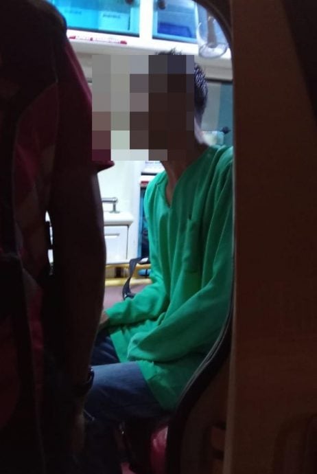 (古城版)男子开车掉入河道