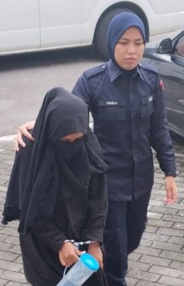 (古城版)虐死八个月男婴案幼儿园助理上庭