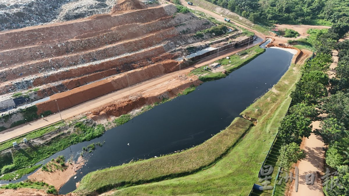 (古城版)阿依沙叻新村河流受2污染源“夹攻”,数个月就有一次河流污染农民苦