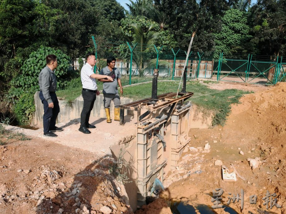 (古城版)阿依沙叻新村河流受2污染源“夹攻”,数个月就有一次河流污染农民苦