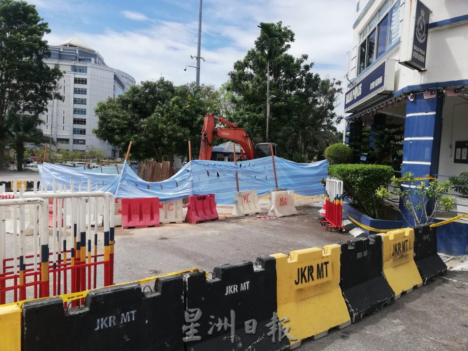 (古城第七版主文)爱极乐路坑重铺好 英达丽水抢修另一水管
