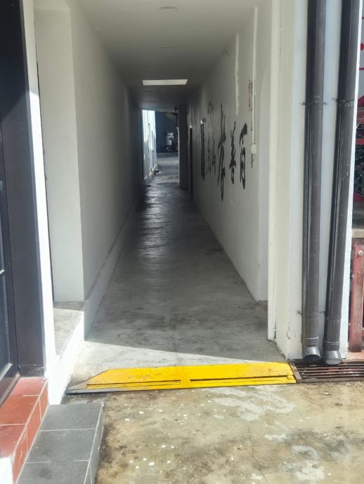 (古城第二版主文)勇全殿庙埕近期出现严重龟裂现象,需50万令吉修复