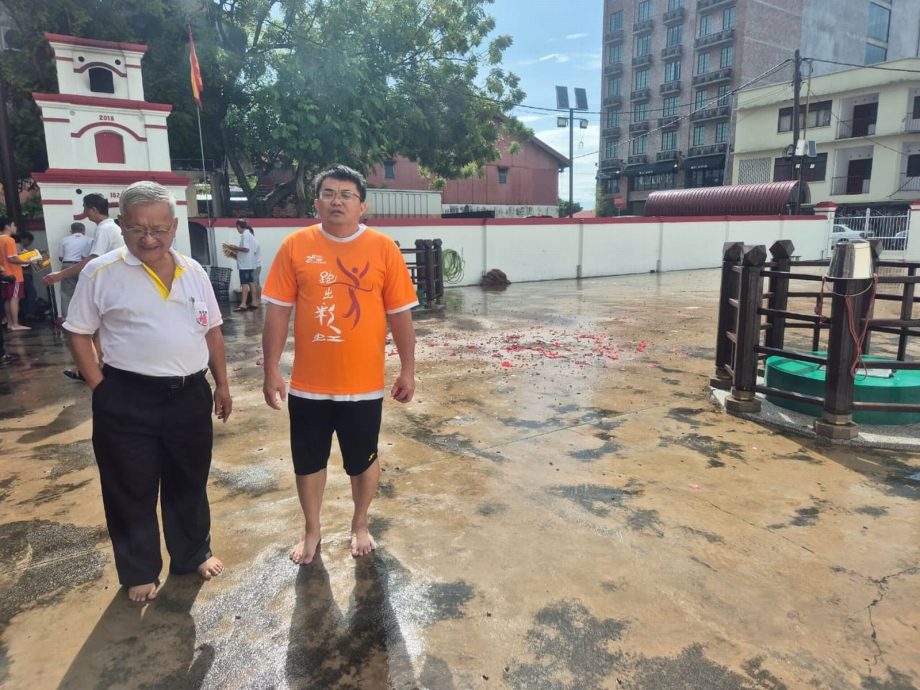 (古城第二版主文)勇全殿庙埕近期出现严重龟裂现象,需50万令吉修复