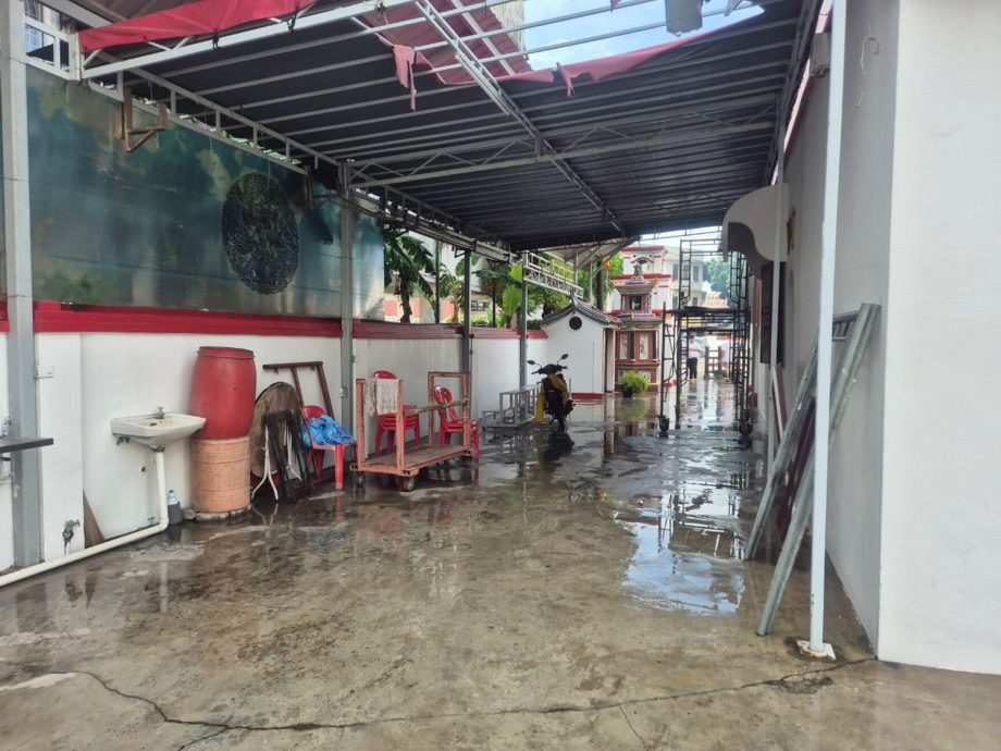 (古城第二版主文)勇全殿庙埕近期出现严重龟裂现象,需50万令吉修复