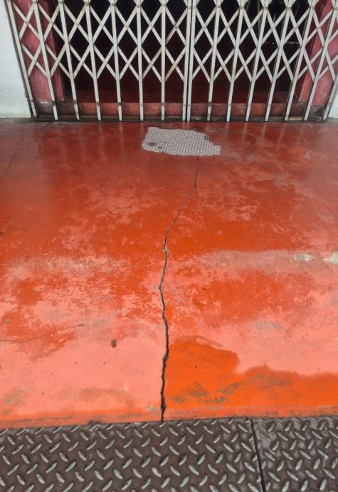 (古城第二版主文)勇全殿庙埕近期出现严重龟裂现象,需50万令吉修复