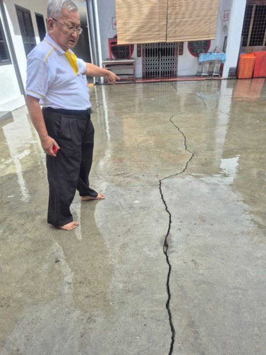 (古城第二版主文)勇全殿庙埕近期出现严重龟裂现象,需50万令吉修复