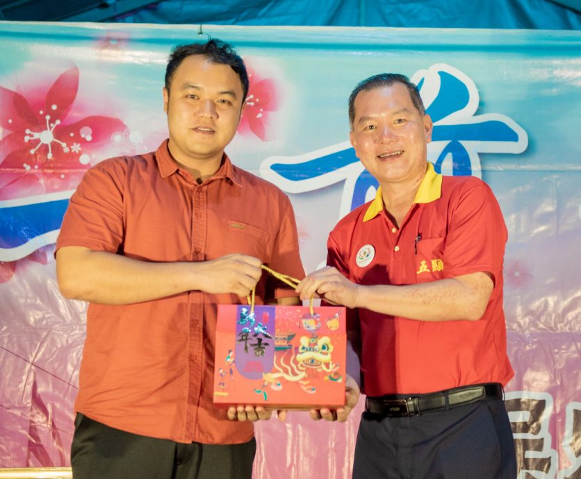 (古城第五版主文)五显宫颁发奖励金予34名优秀生