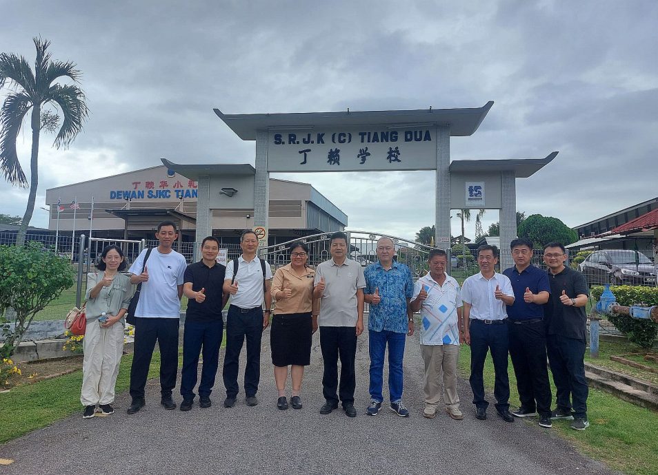(古城第四版主文)中国广东省湛江市政协赞叹丁赖新村