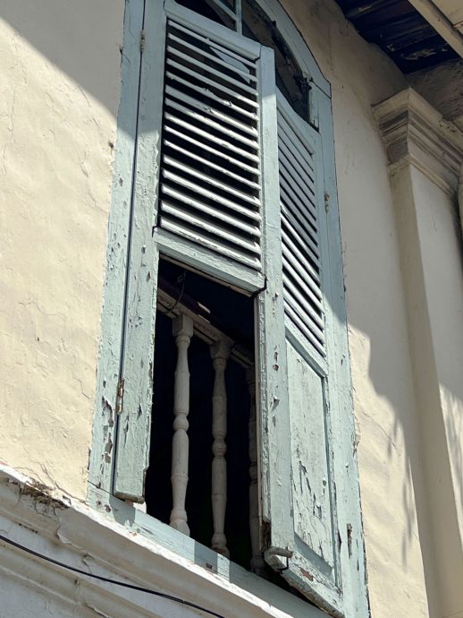 (古城第四版主文)老屋人去楼空如计时炸弹随时砸伤人