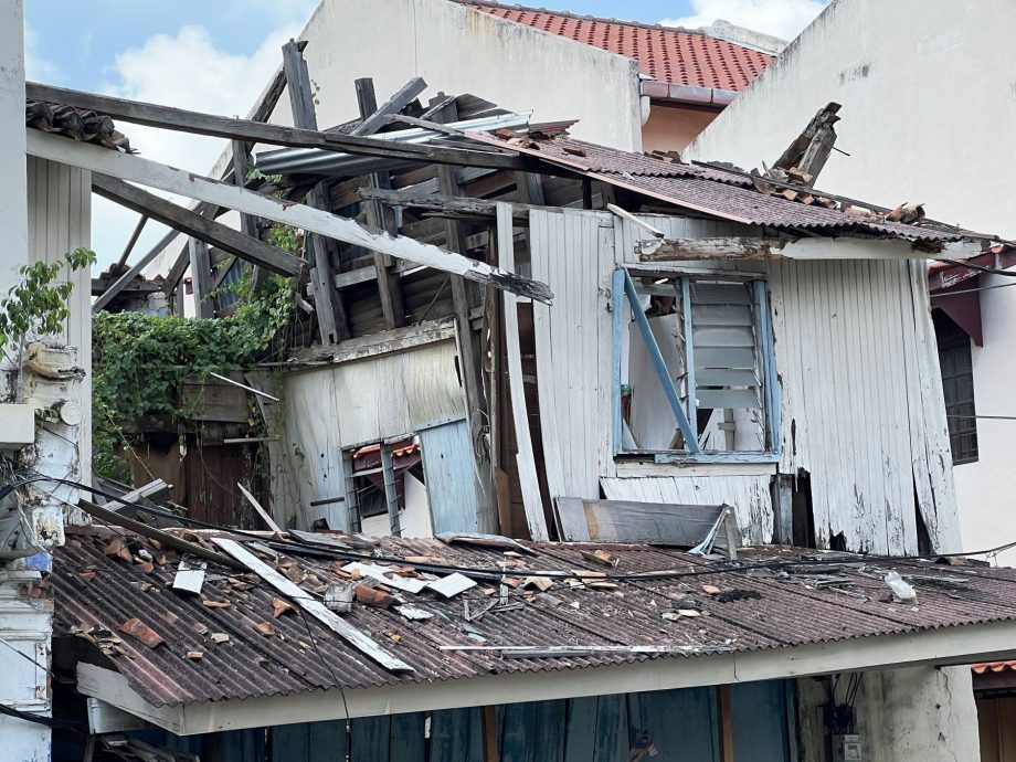 (古城第四版主文)老屋人去楼空如计时炸弹随时砸伤人