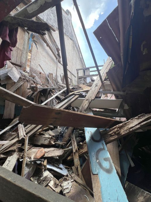 (古城第四版主文)老屋人去楼空如计时炸弹随时砸伤人