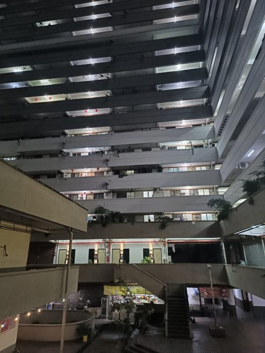 (大北马)主文/原来吉打路组屋电梯无法每层楼都停靠 曹观友允诺协助提升电梯