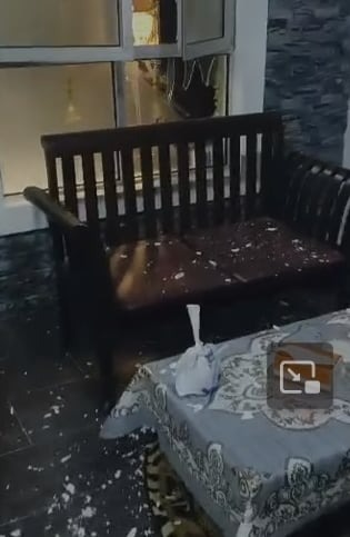 (大北马)烟花盒倒下改朝屋内溅射,屋子结构被炸多人遭炸伤