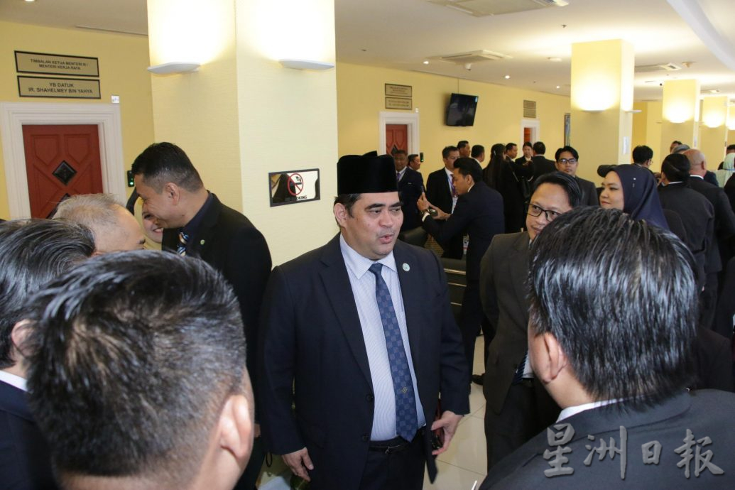 (州议会)沙赫米耶雅对自己“出现在”举报人视频一事不予置评。