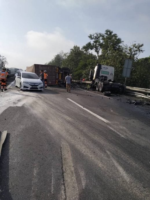 (已签发)全国:南北大道集装箱车祸1死2伤 摩托车骑士当场毙命