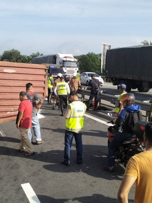 (已签发)全国:南北大道集装箱车祸1死2伤 摩托车骑士当场毙命