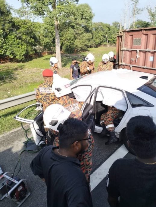 (已签发)全国:南北大道集装箱车祸1死2伤 摩托车骑士当场毙命