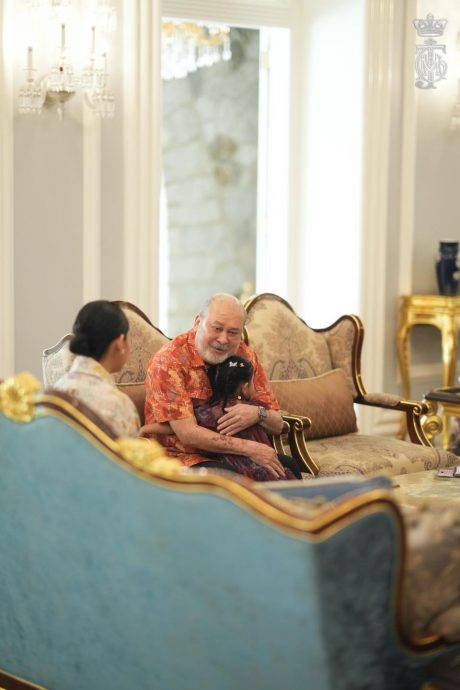 (已签发)全国:国家元首66岁生辰 柔王室温馨聚首庆生