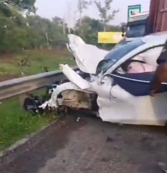 (已签发)全国:视频|集装箱车祸现场传出求救声 南北大道仍堵15公里