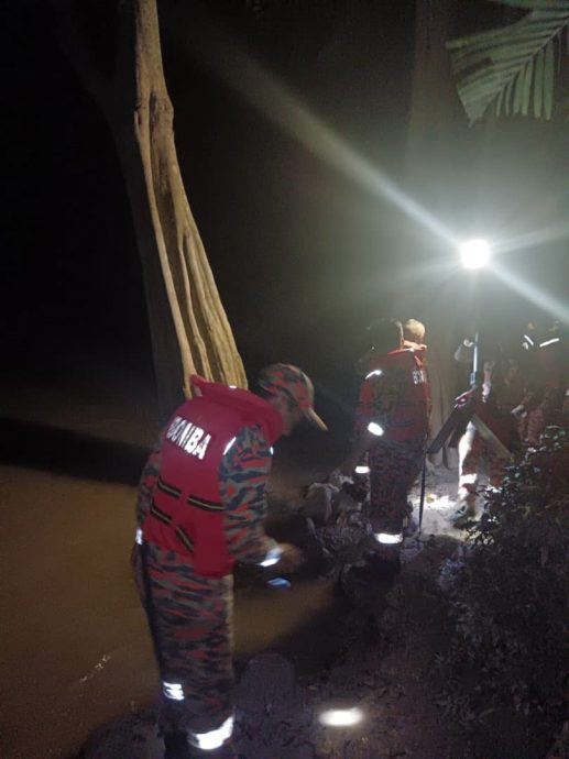 14岁青少年河边落水,消拯员仍在搜寻中