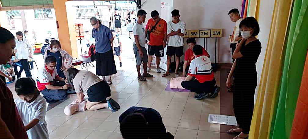 (已签发)柔:**可版头**新港华小推介AED设备 领先古来政府学校