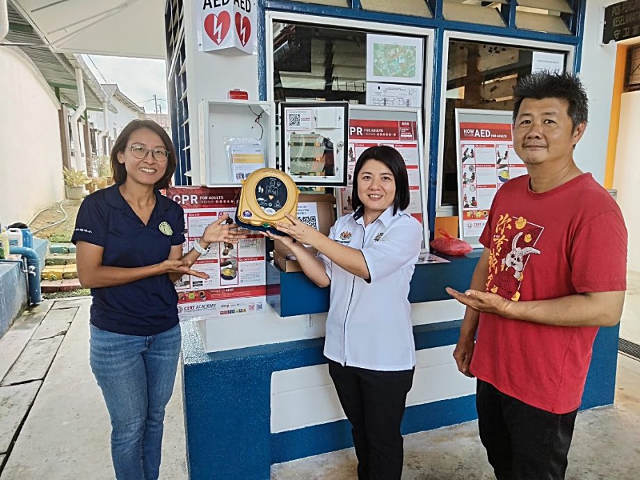 (已签发)柔:**可版头**新港华小推介AED设备 领先古来政府学校