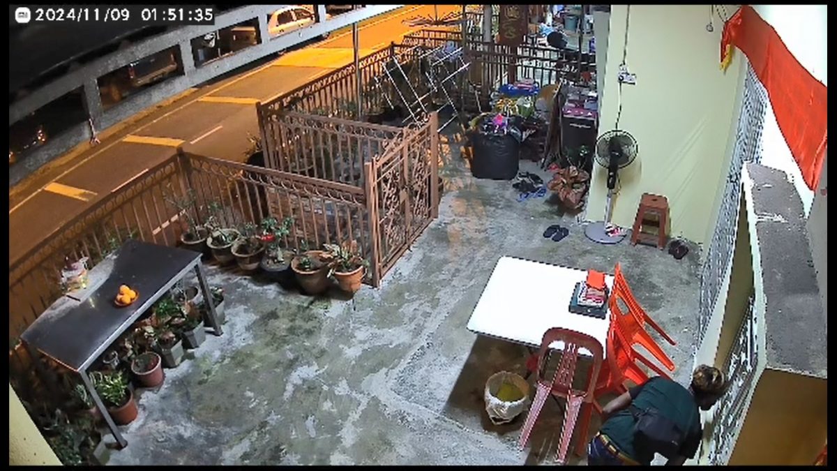 士乃新村现内衣贼,仓皇逃过留“战利品”