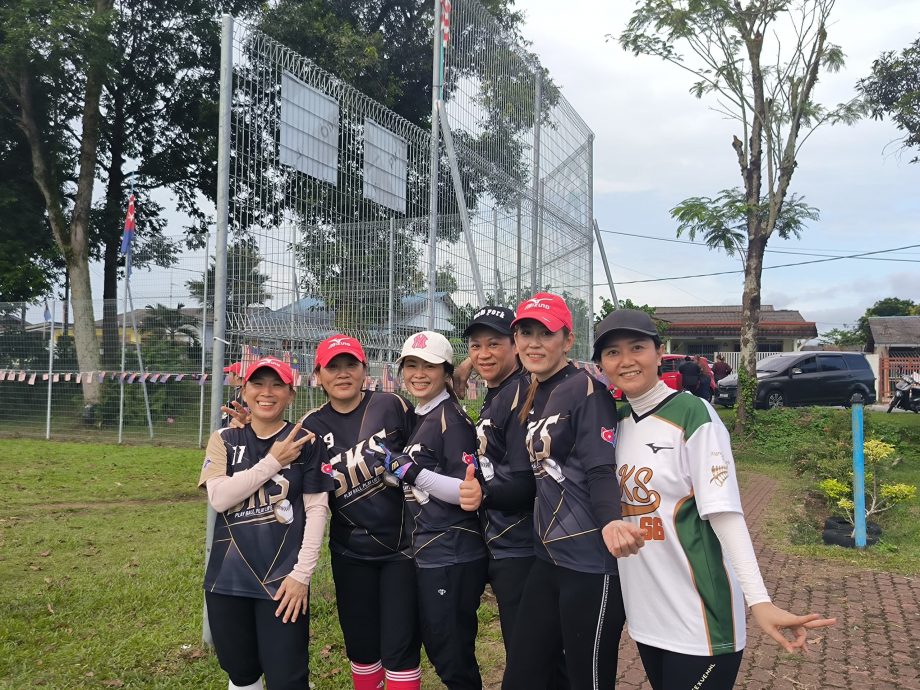 2协会好手热血比拼垒球 华巫球员跨种族增进友谊