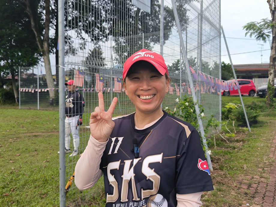 2协会好手热血比拼垒球 华巫球员跨种族增进友谊