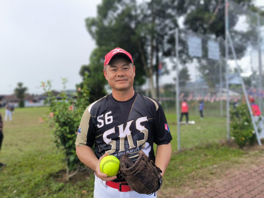 2协会好手热血比拼垒球 华巫球员跨种族增进友谊