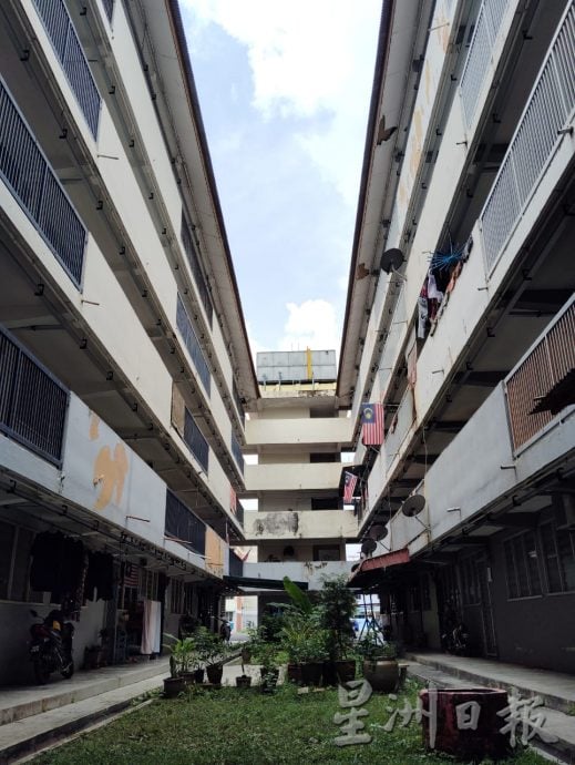 (已签发)柔:**封面**东甲组屋获提升 居民盼恢复热闹景象