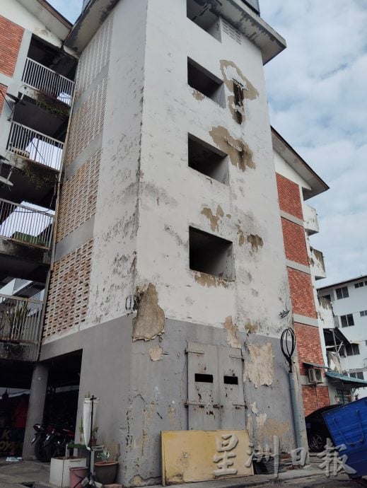 (已签发)柔:**封面**东甲组屋获提升 居民盼恢复热闹景象