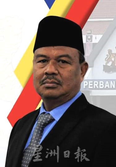 (已签发)柔:**版二头**猪肉档屋顶被树木压穿逾一年 商贩盼市议会清理维修