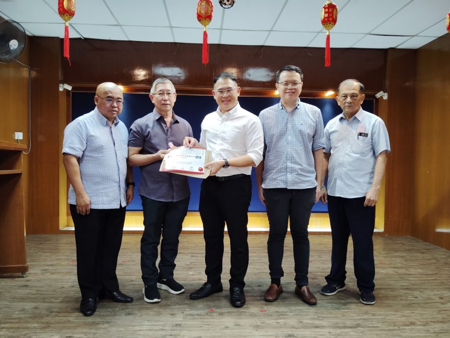 (已签发)柔:**版头**东甲警方去年接109网络罪案投报 今年案件虽减损失金额却增加