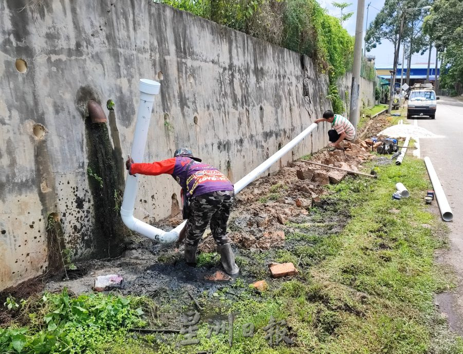 学校围墙开裂移位存隐患 永一董家教盼尽快获批重建