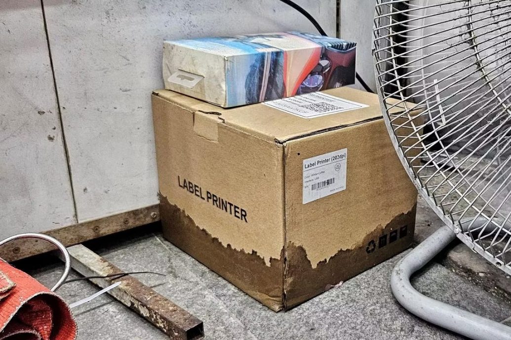 (已签发)柔:狮城二三事:奎因街淹水 商家纷“抢救”货物