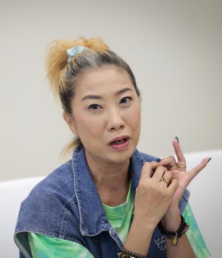 (已签发)柔:狮城二三事:贺岁电影演机器人 莫小玲叹“很难”
