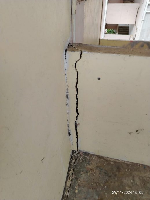 皇后花园组屋出现裂缝   玛丽娜：已向依城市政厅反映