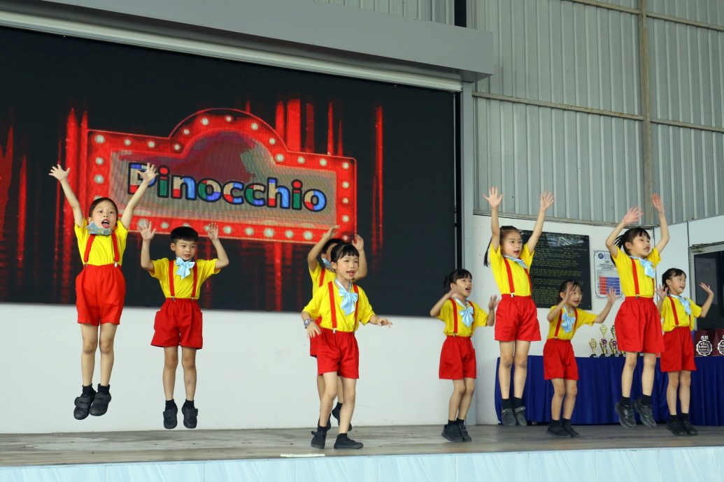 (已签发)柔:笨珍县英语演讲比赛 中华小学林永胜夺冠